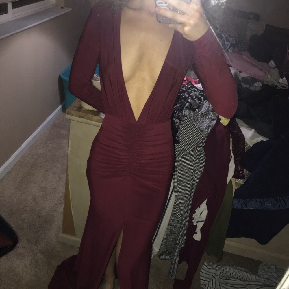 BNWT Windsor burgundy lowcut rouche formal dress